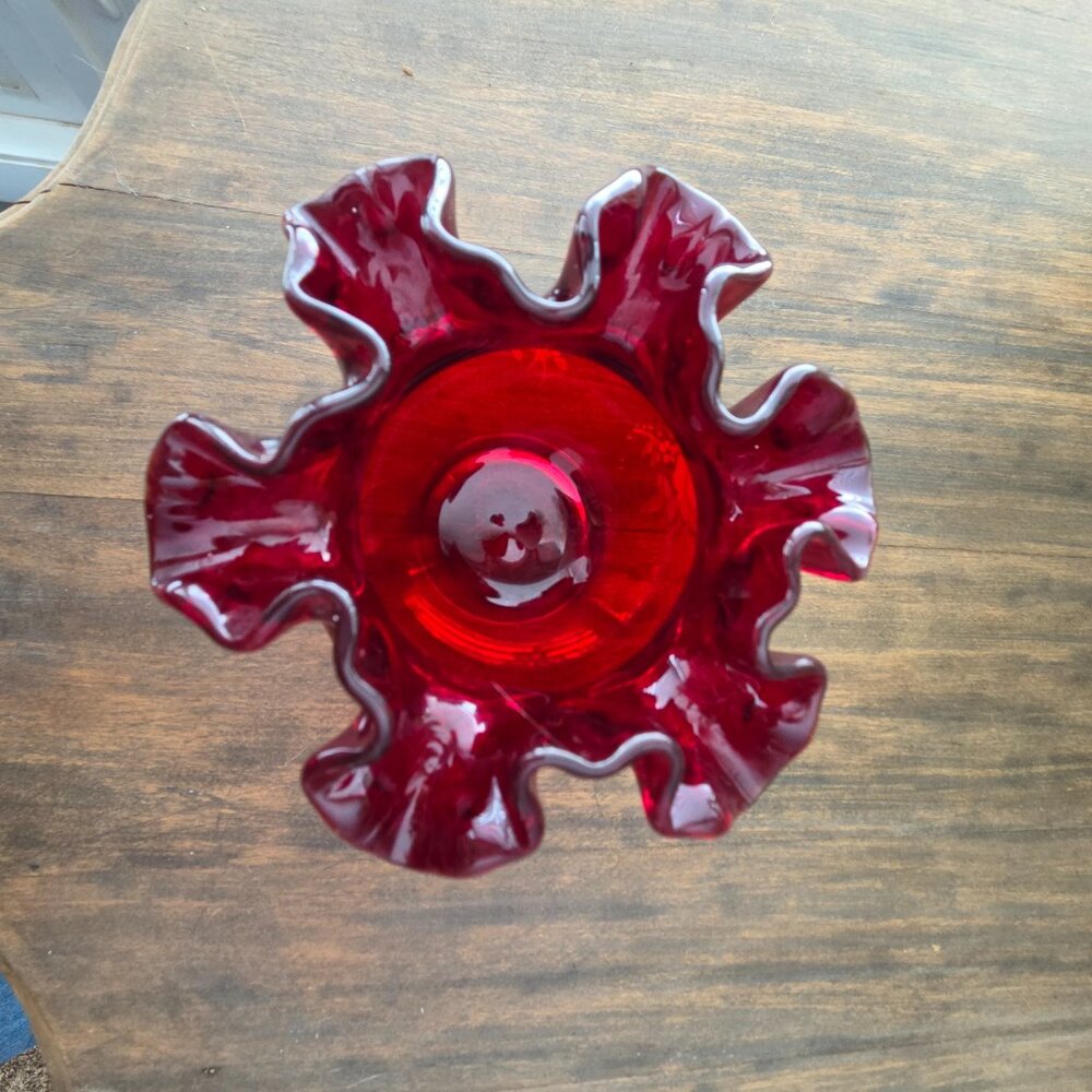 Vintage Fenton Ruby Red Small Ruffled Rose Bowl/Vase Hand Painted & Signed Vase - Picture 4 of 6